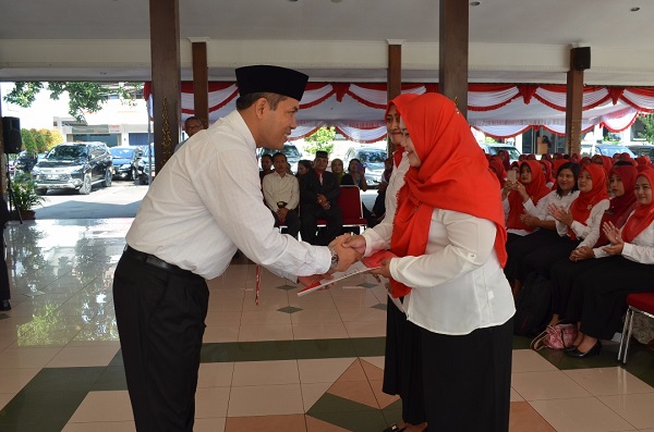 penyerahan sk bidan ptt wonogiri