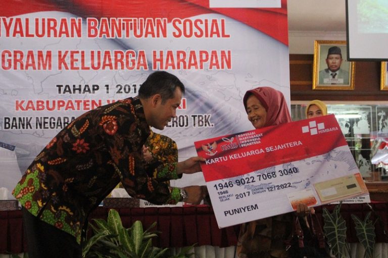 1.058 KPM PKH KECAMATAN WONOGIRI TERIMA BANTUAN SOSIAL