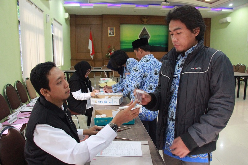 CEGAH TANGKAL NARKOBA PNS WONOGIRI LAKUKAN TES URINE