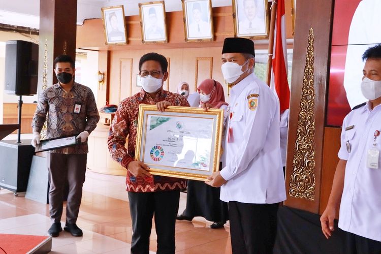 Kabupaten Wonogiri Dapat Penghargaan Tercepat Pendataan SDGs Desa, Gus Menteri: Ini Pertama Kali di Indonesia